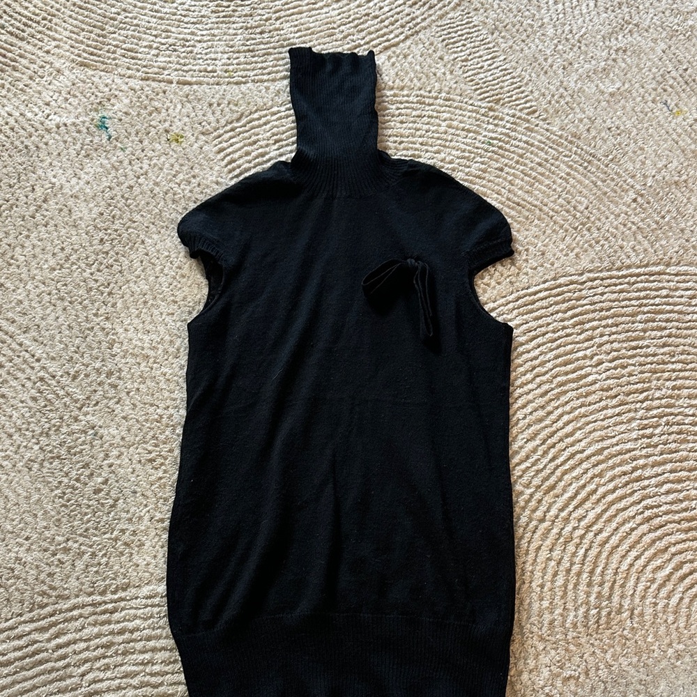Patrizia Pepe Black Sleeveless Knit Top with Side Bow
